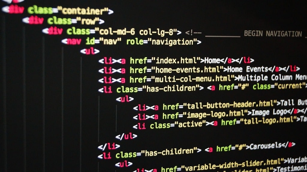 Développement web sur-mesure : quand et pourquoi choisir cette option ?